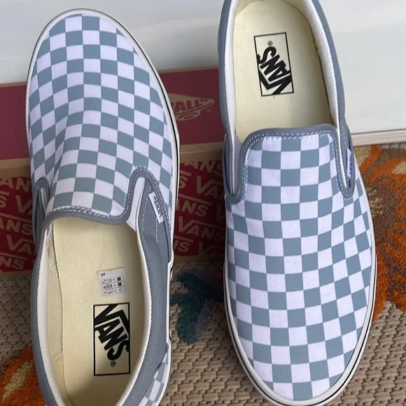 Vans Men’s Classic Slip-On
Color Theory Checkerboard
VN000BVZDSB
Sneakers - Picture 13 of 16